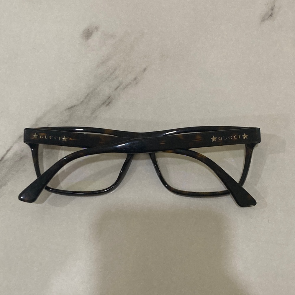 Gucci Men’s Tortoiseshell Rectangle Glasses with Gold Accents - Picture 7 of 16